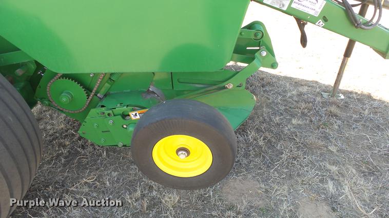 image for item DC0712 2014 John Deere 469 round baler