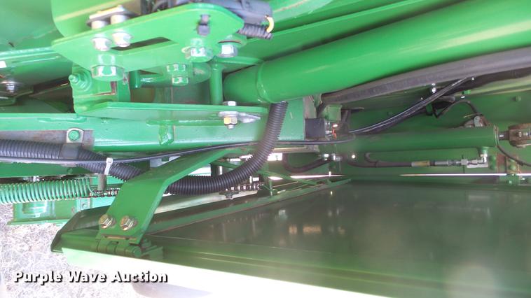 image for item DC0712 2014 John Deere 469 round baler