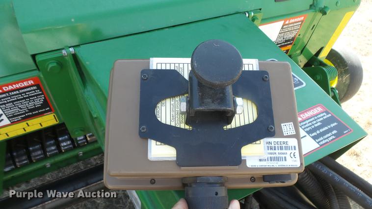 image for item DC0712 2014 John Deere 469 round baler