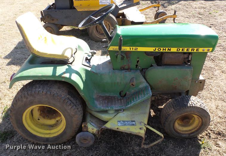 image for item DC0736 John Deere 112 lawn mower