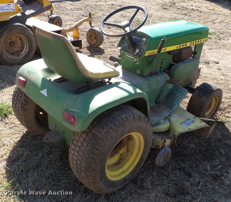 image for item DC0736 John Deere 112 lawn mower