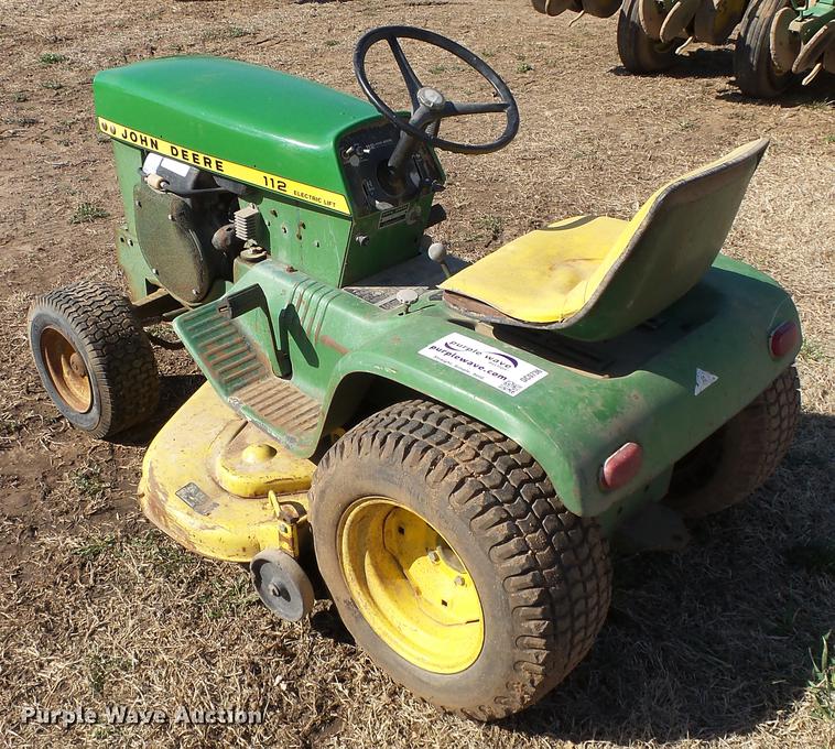 image for item DC0736 John Deere 112 lawn mower
