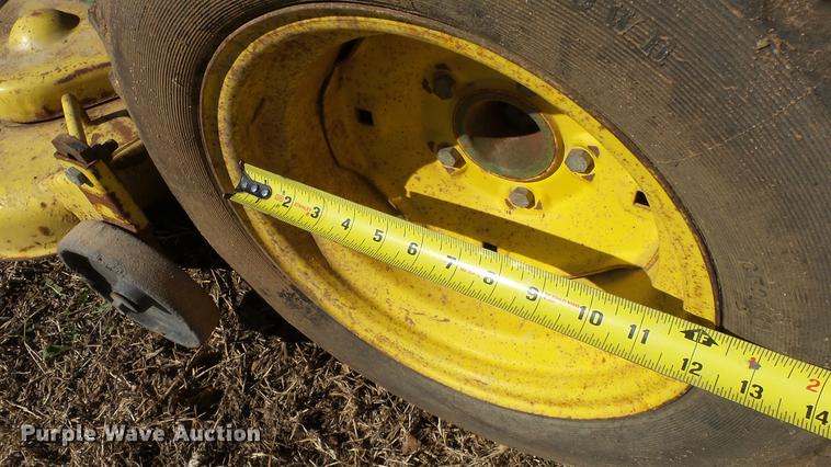 image for item DC0736 John Deere 112 lawn mower