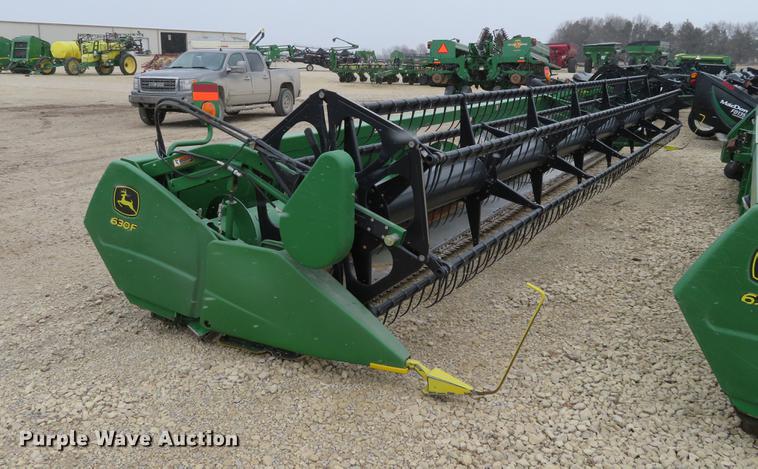 image for item DC0895 2010 John Deere 630F Hydraflex head