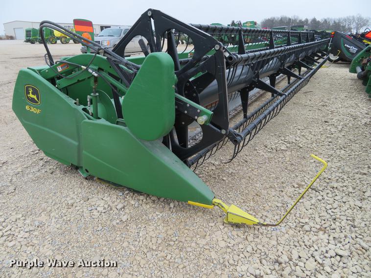 image for item DC0895 2010 John Deere 630F Hydraflex head