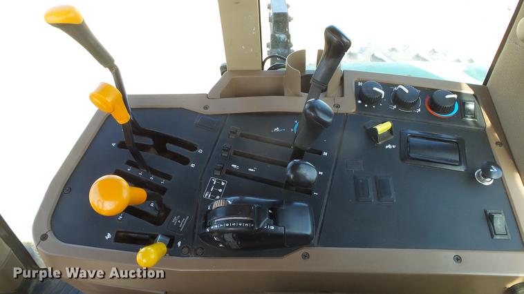 image for item DC2317 1999 John Deere 7810 tractor