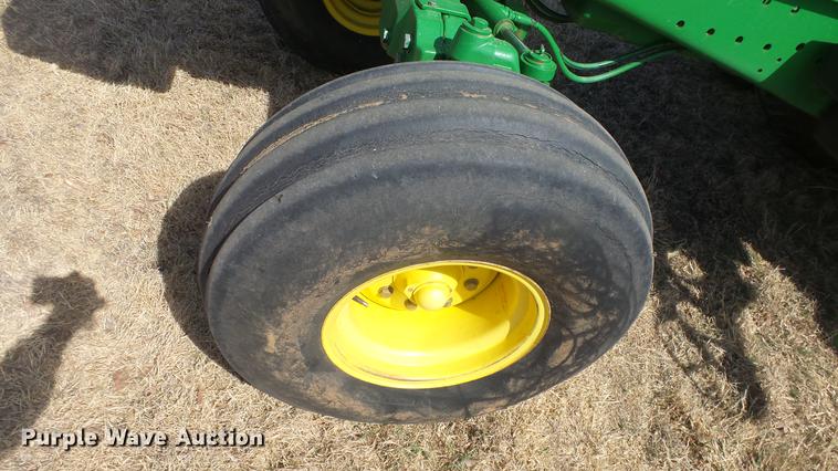 image for item DC2317 1999 John Deere 7810 tractor