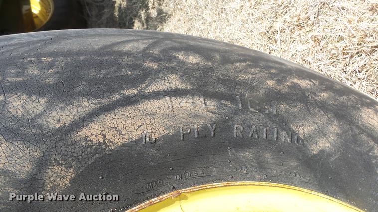 image for item DC2317 1999 John Deere 7810 tractor