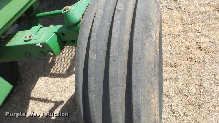 image for item DC2318 1988 John Deere 4450 tractor