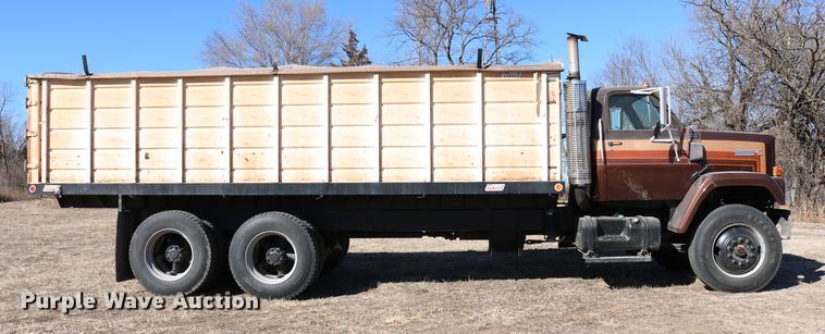 image for item DC3506 1979 GMC Brigadier grain truck