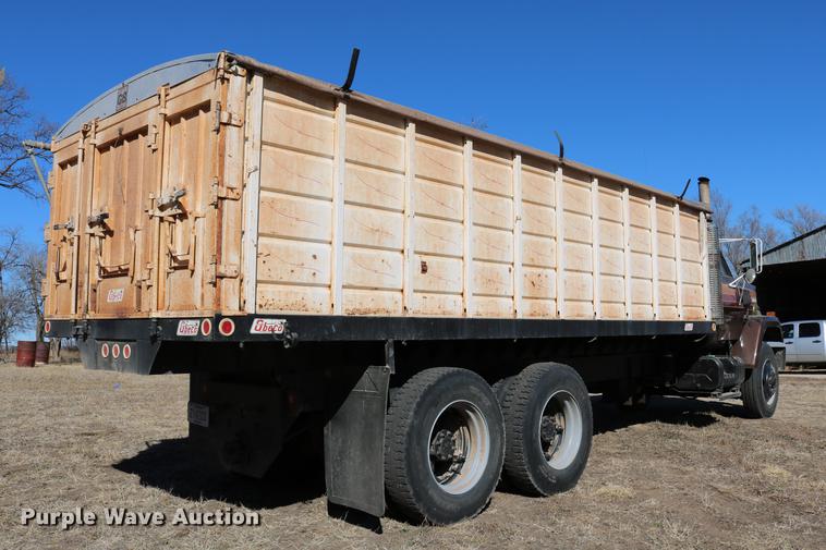 image for item DC3506 1979 GMC Brigadier grain truck