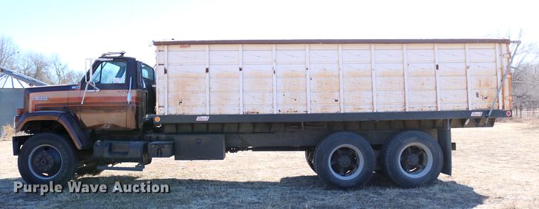 image for item DC3506 1979 GMC Brigadier grain truck