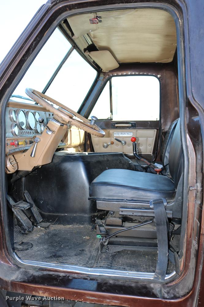 image for item DC3506 1979 GMC Brigadier grain truck