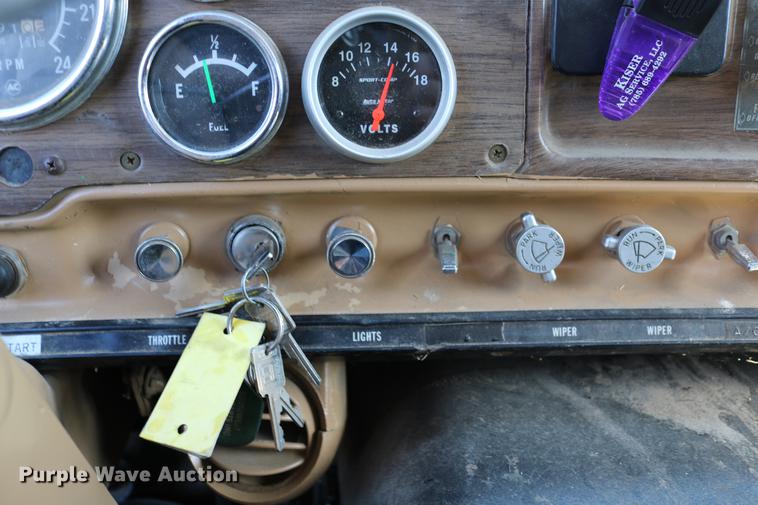 image for item DC3506 1979 GMC Brigadier grain truck