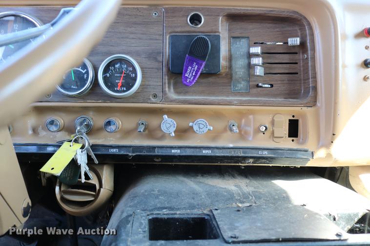 image for item DC3506 1979 GMC Brigadier grain truck