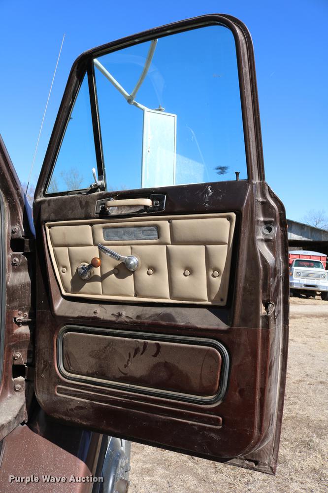 image for item DC3506 1979 GMC Brigadier grain truck