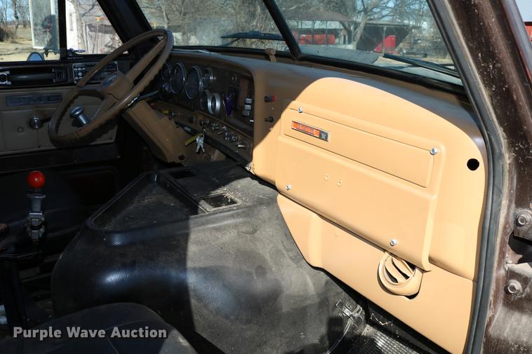 image for item DC3506 1979 GMC Brigadier grain truck