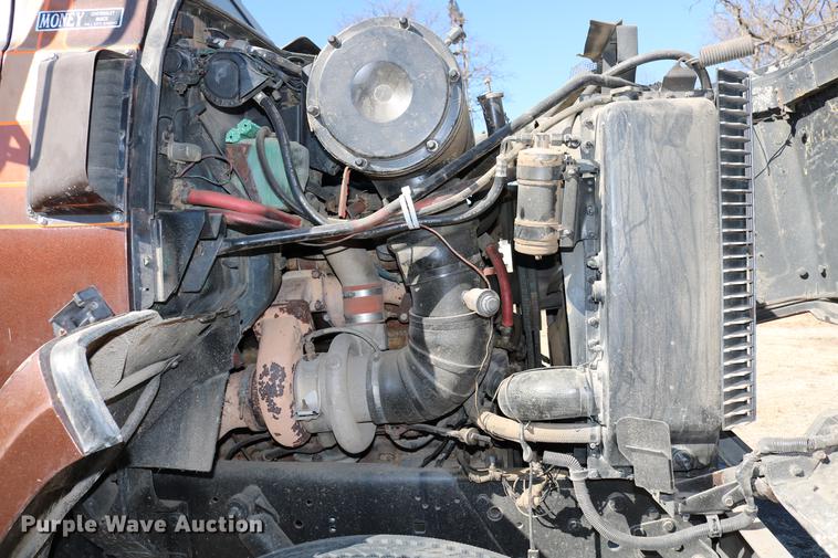 image for item DC3506 1979 GMC Brigadier grain truck