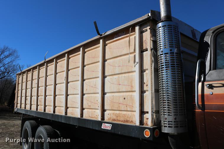 image for item DC3506 1979 GMC Brigadier grain truck