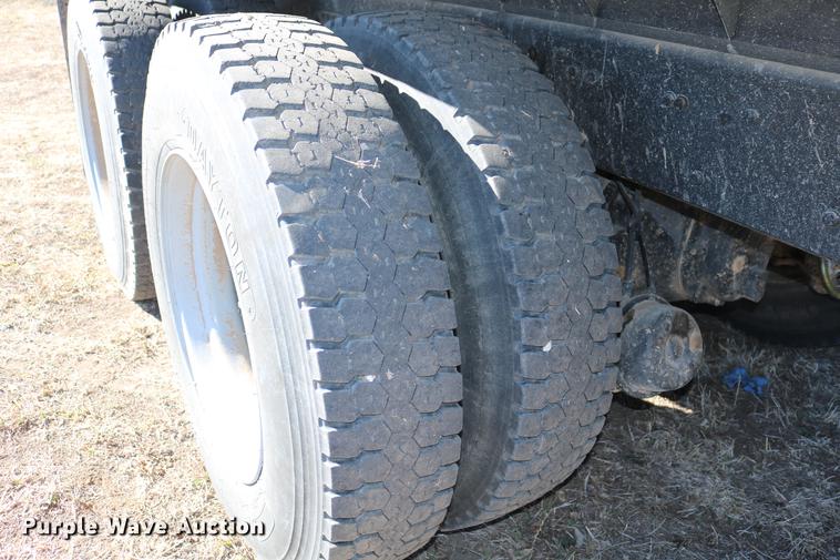 image for item DC3506 1979 GMC Brigadier grain truck