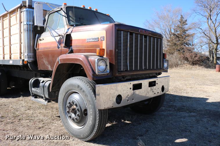 image for item DC3506 1979 GMC Brigadier grain truck