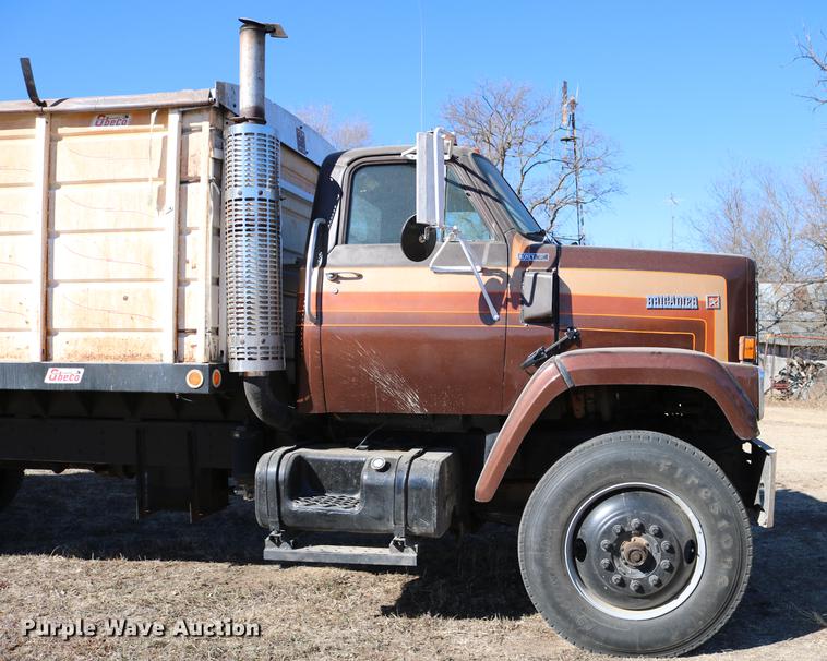 image for item DC3506 1979 GMC Brigadier grain truck