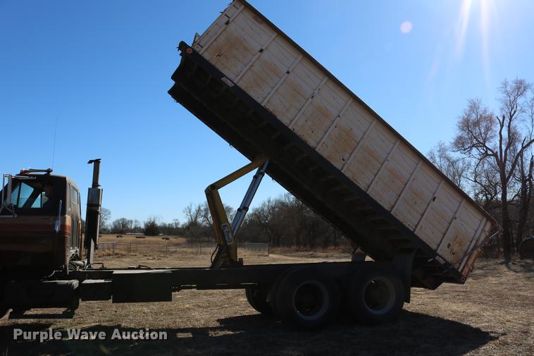 image for item DC3506 1979 GMC Brigadier grain truck