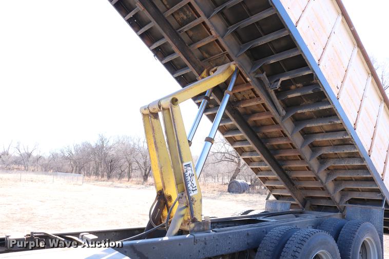 image for item DC3506 1979 GMC Brigadier grain truck