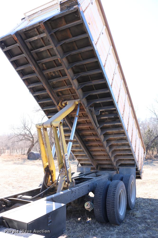 image for item DC3506 1979 GMC Brigadier grain truck