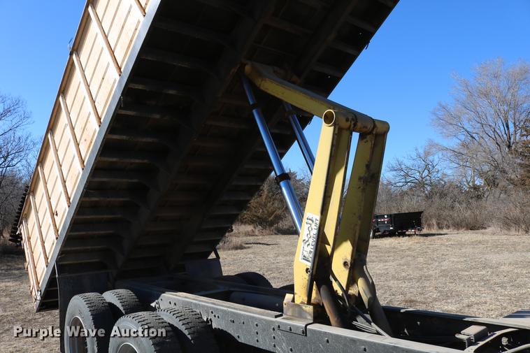 image for item DC3506 1979 GMC Brigadier grain truck