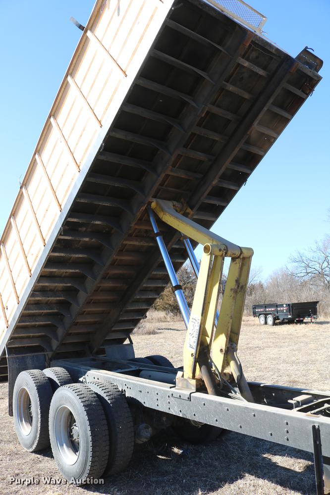 image for item DC3506 1979 GMC Brigadier grain truck