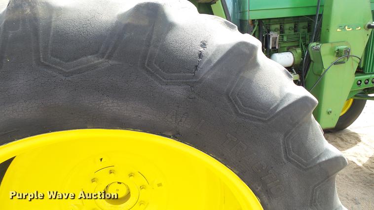 image for item DC4226 1974 John Deere 4230 tractor