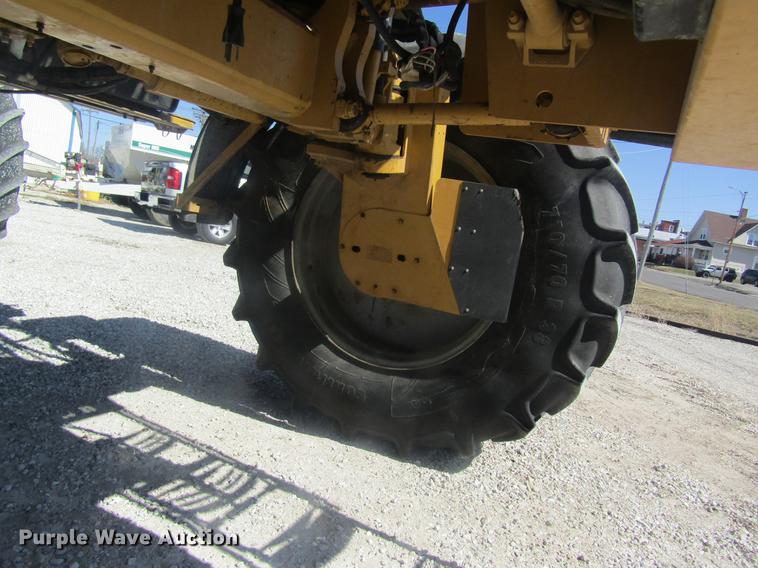 image for item DC4378 2010 Ag-Chem RoGator 1386 dry spreader applicator