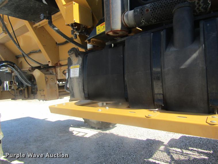 image for item DC4378 2010 Ag-Chem RoGator 1386 dry spreader applicator