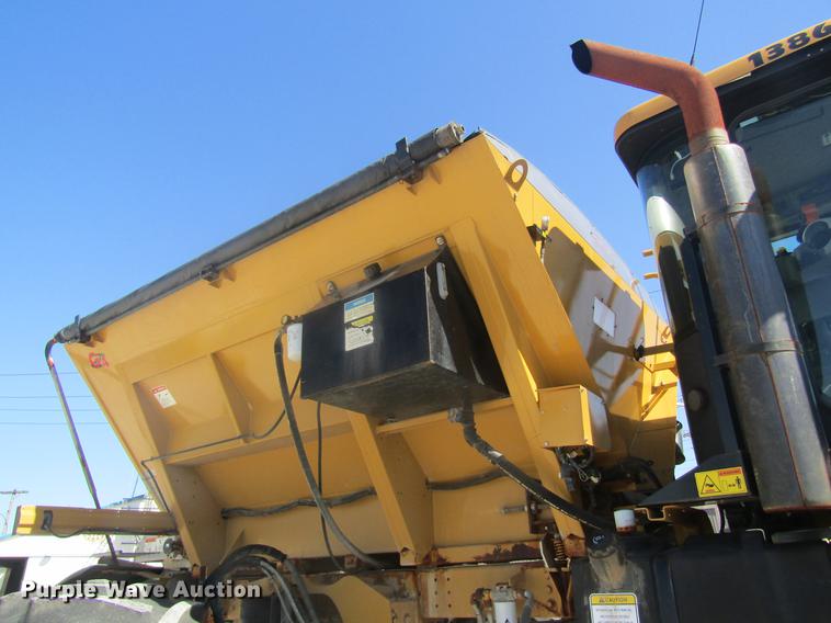 image for item DC4378 2010 Ag-Chem RoGator 1386 dry spreader applicator