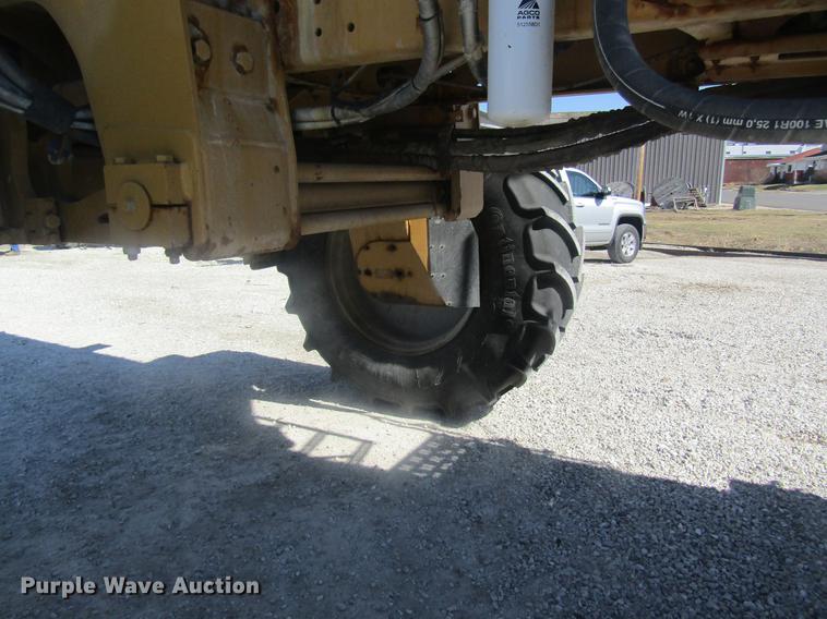 image for item DC4378 2010 Ag-Chem RoGator 1386 dry spreader applicator