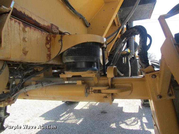 image for item DC4378 2010 Ag-Chem RoGator 1386 dry spreader applicator