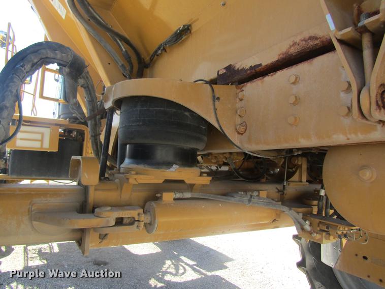 image for item DC4378 2010 Ag-Chem RoGator 1386 dry spreader applicator