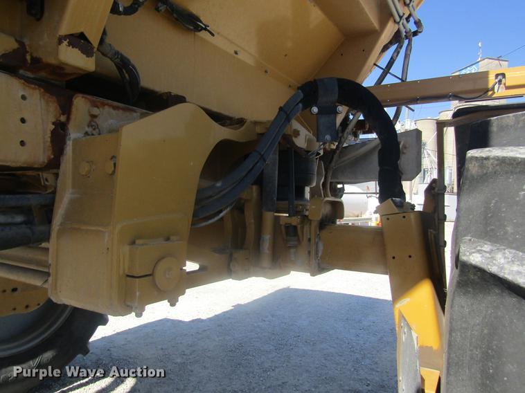 image for item DC4378 2010 Ag-Chem RoGator 1386 dry spreader applicator