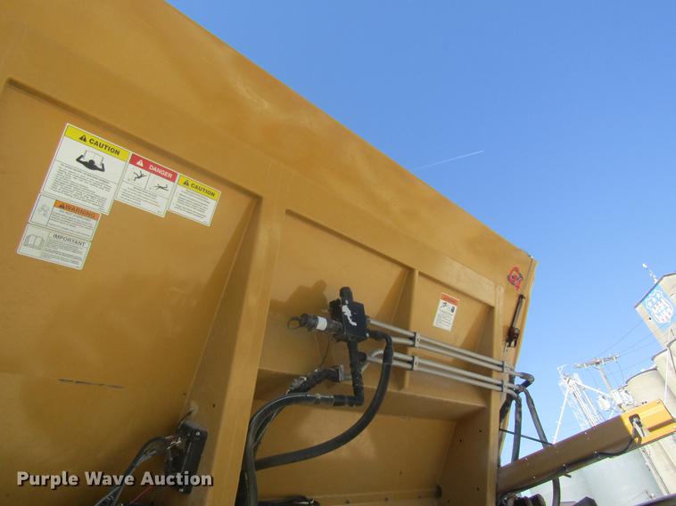 image for item DC4378 2010 Ag-Chem RoGator 1386 dry spreader applicator