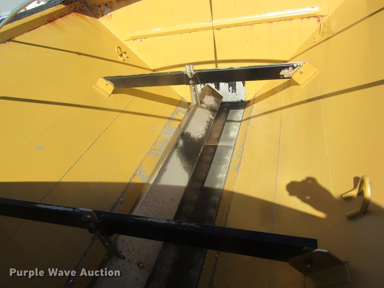 image for item DC4378 2010 Ag-Chem RoGator 1386 dry spreader applicator