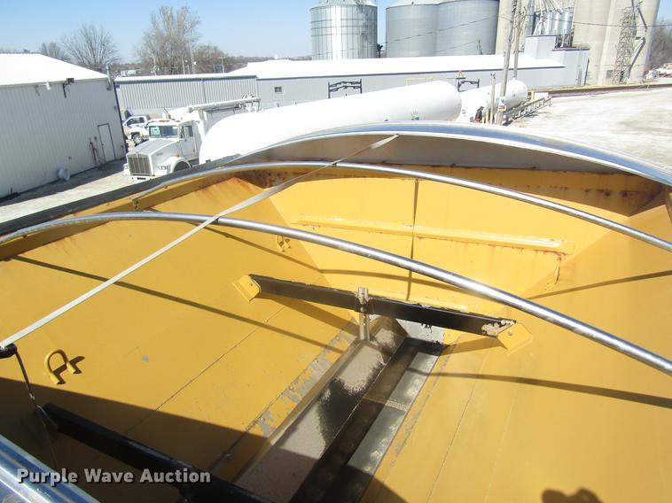 image for item DC4378 2010 Ag-Chem RoGator 1386 dry spreader applicator