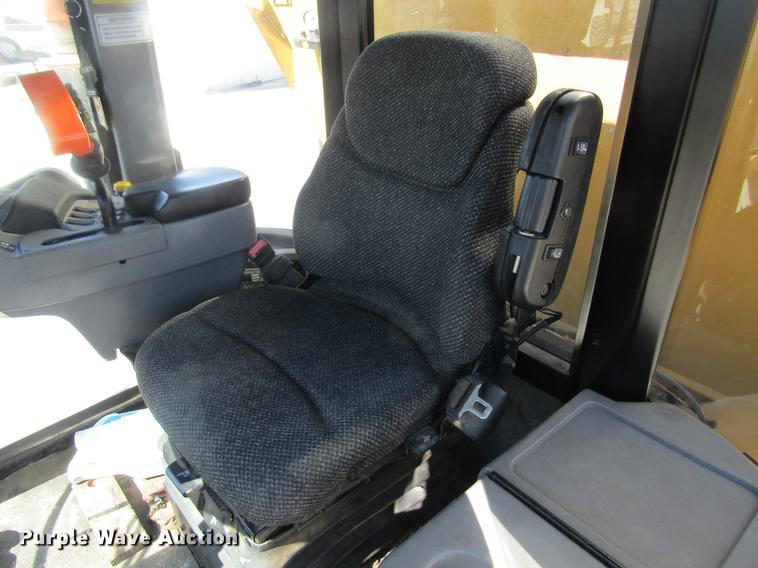 image for item DC4378 2010 Ag-Chem RoGator 1386 dry spreader applicator