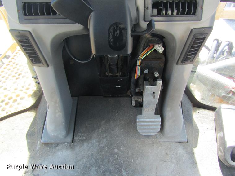 image for item DC4378 2010 Ag-Chem RoGator 1386 dry spreader applicator