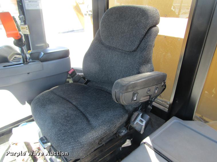 image for item DC4378 2010 Ag-Chem RoGator 1386 dry spreader applicator