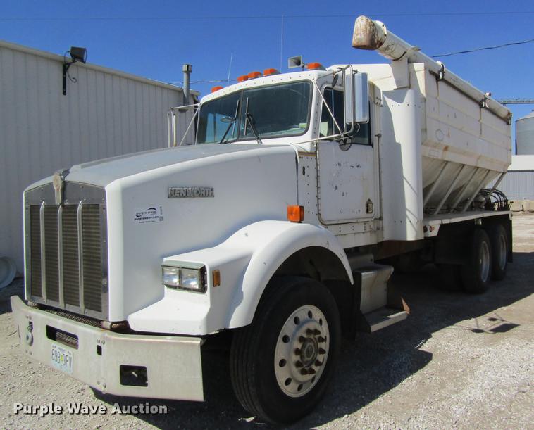 image for item DC4379 1992 Kenworth T800 tender truck