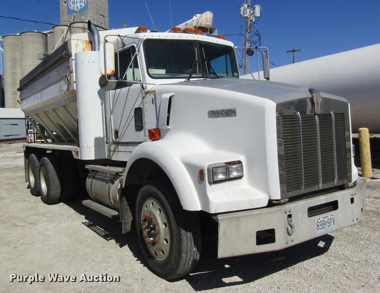 image for item DC4379 1992 Kenworth T800 tender truck