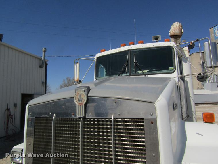 image for item DC4379 1992 Kenworth T800 tender truck