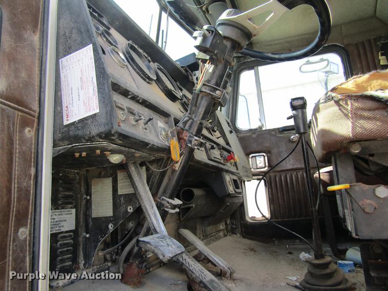 image for item DC4379 1992 Kenworth T800 tender truck