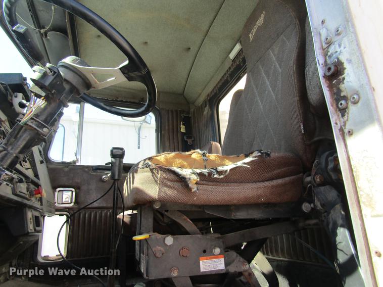 image for item DC4379 1992 Kenworth T800 tender truck